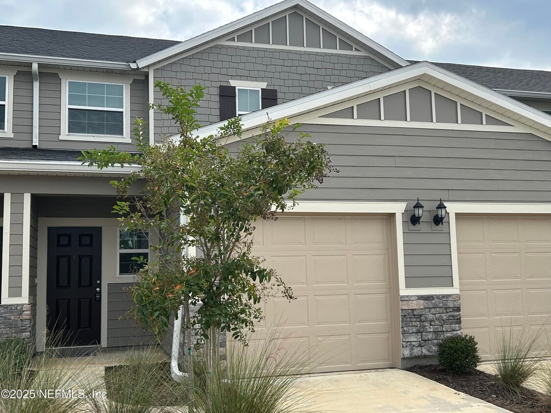 Primary Photo - 9798 Fiddleback Ln