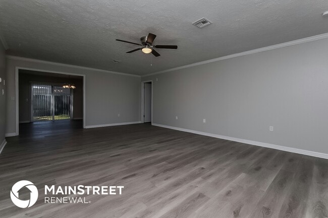 Building Photo - 7900 Lightfoot Dr
