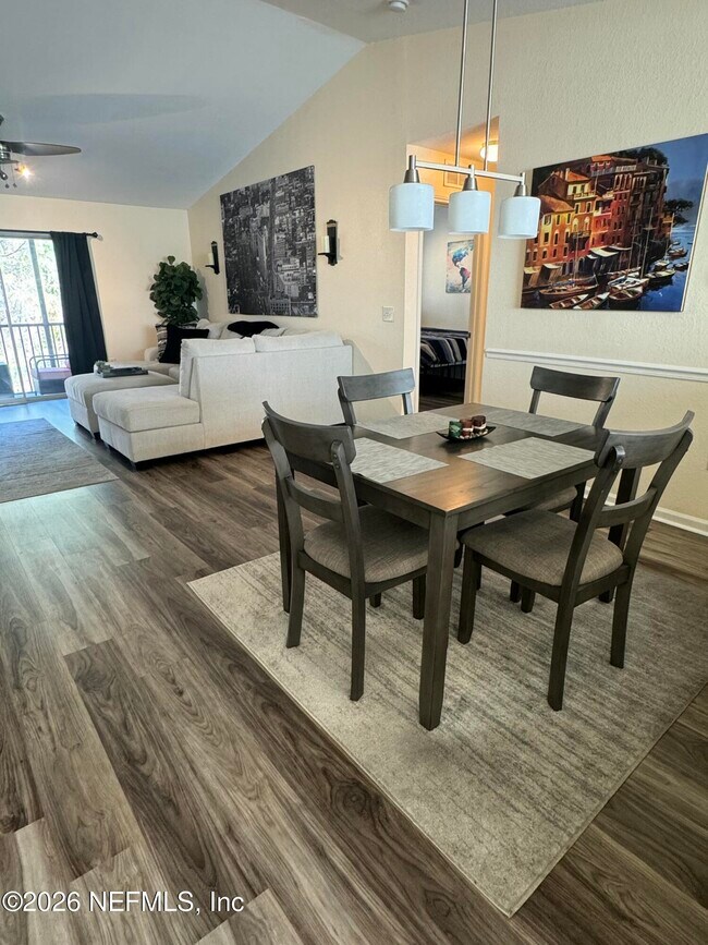 Foto del edificio - 10200 Belle Rive Blvd