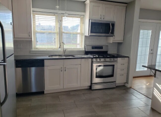 Foto del edificio - 2406 Lasalle Dr