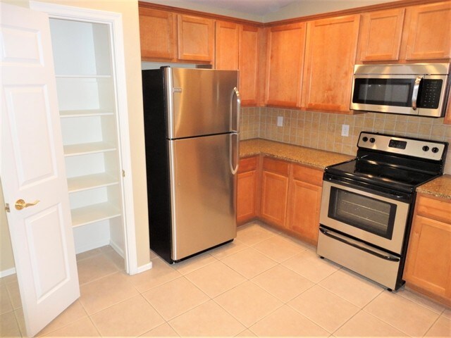 Building Photo - 5870 E Chaucers Drive