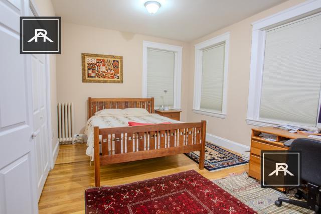 Foto del edificio - 4 bedroom in Brookline MA 02446