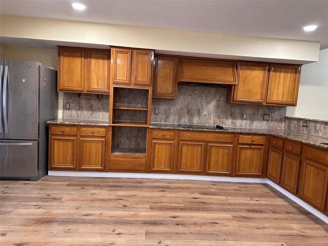 Foto del edificio - 3230 Meadway Dr