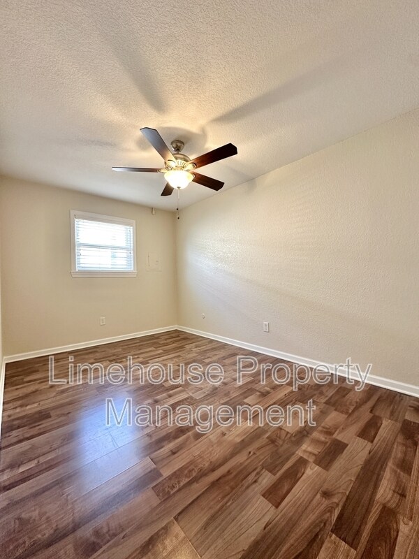 Foto del edificio - 909 Leisure Square