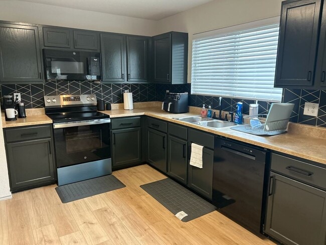 Foto del edificio - 1 STORY 3 BEDROOM WITH AN OFFICE AND 2 BATHROOM.