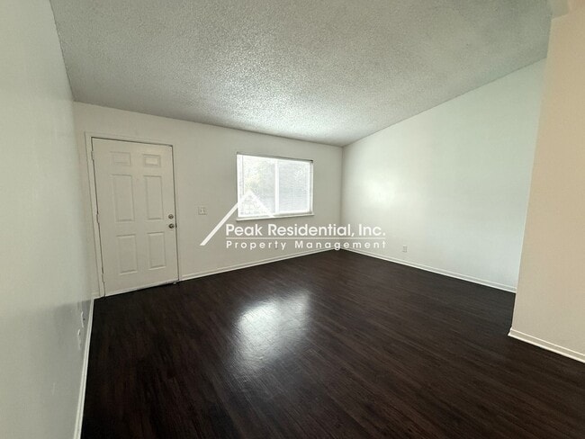 Foto del edificio - Charming 2 bd/1 ba Citrus Heights Duplex!