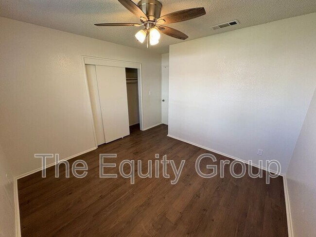 Foto del edificio - 1331 S Crowe St