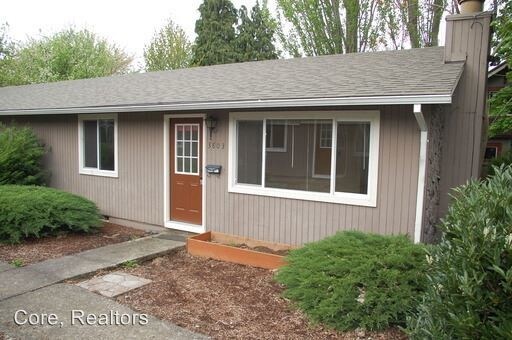 Building Photo - 3803 SE 33rd Pl