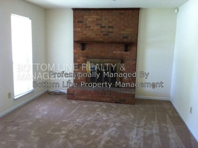 Building Photo - 6201 Blue Jay Ln