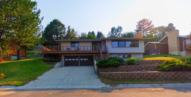 Building Photo - 2750 Greenbriar Dr
