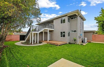 Building Photo - 6481 E El Roble St