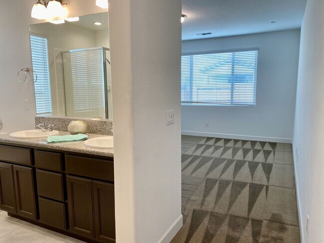 Foto del edificio - $2,350 Barstow & Leonard, 3 Bdrm + Office ...