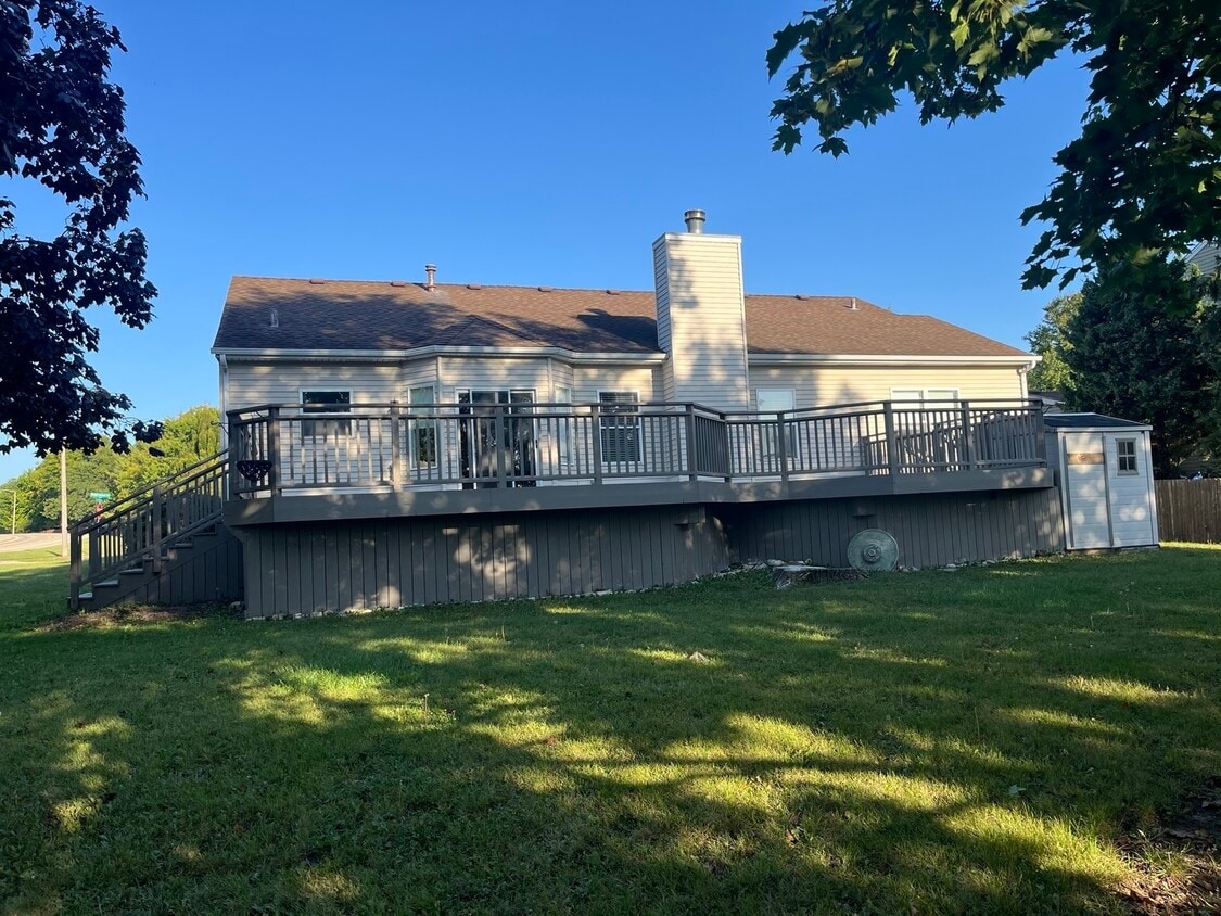 Building Photo - 631 Ridgewood Dr
