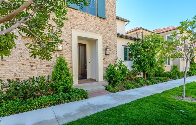 Building Photo - 3bedroom/3 bath/Gated Orchard Hill/Detached House for rent