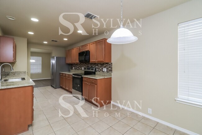 Foto del edificio - Gorgeous 4 bedroom brick colonial!