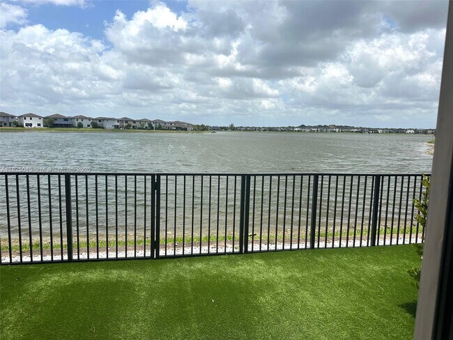 Foto del edificio - 15965 NW 91st Ct
