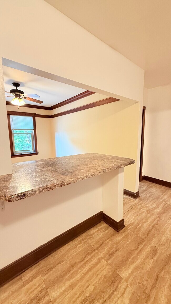 Building Photo - 4453 W Dickens Ave