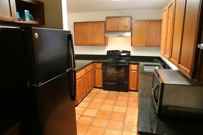 Building Photo - 4 Deerfield Dr