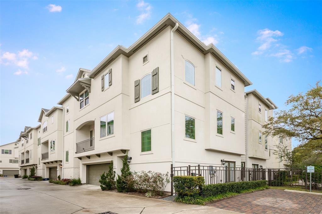 Foto principal - 8219 Cambridge St