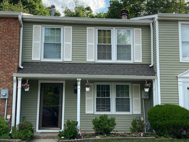 Primary Photo - 10 Aspen Ct