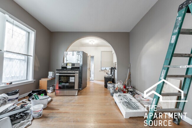 Foto del edificio - 907 W Belmont Ave