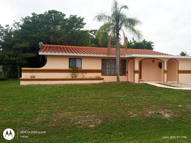 Foto del edificio - 1439 Glick Dr