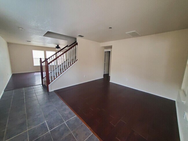 Building Photo - 10132 Villa Del Lago