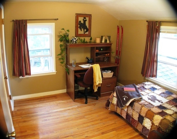 Bedroom - 915 E Bradley St