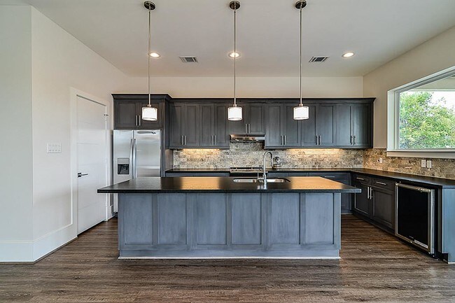 Foto del edificio - 1304 Nashua St