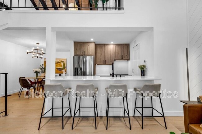 Foto del edificio - 908 Harold Dr