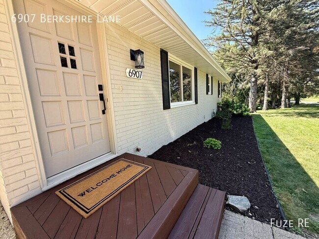 Foto del edificio - 6907 Berkshire Ln N