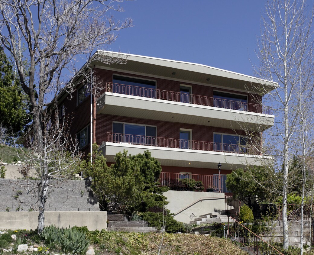 Primary Photo - 225 6th Ave