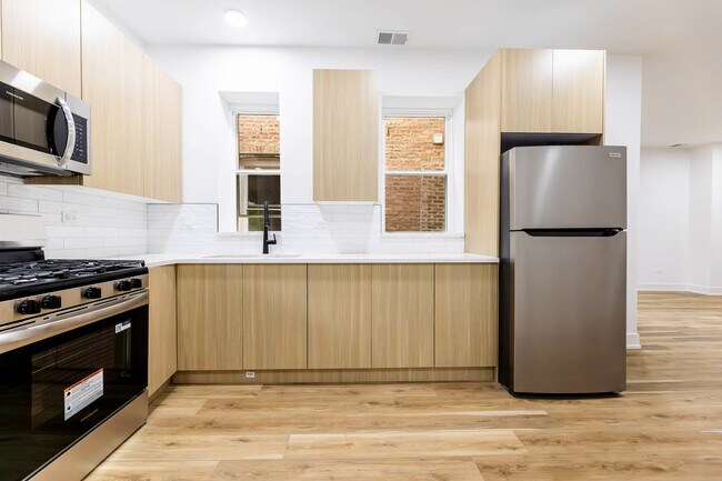 Foto del edificio - 241 W 74th St