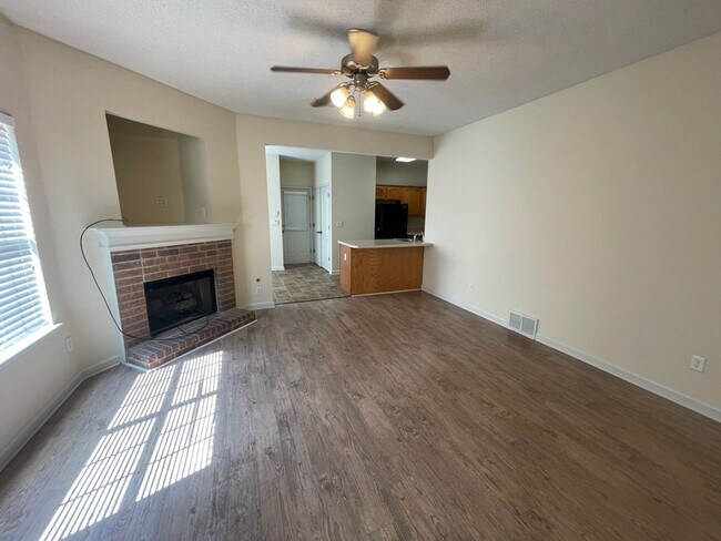 Building Photo - !SPACIOUS 4BDR 2.5BA CONDO IN ARLINGTON H ...