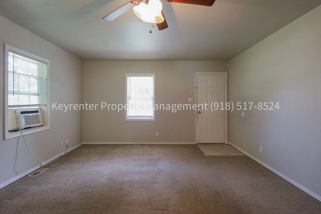 Foto del edificio - 2144 N Garrison Pl