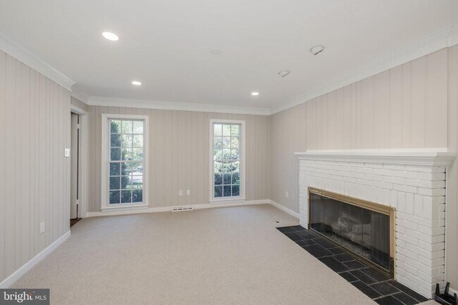 Building Photo - 4887 35th Rd N