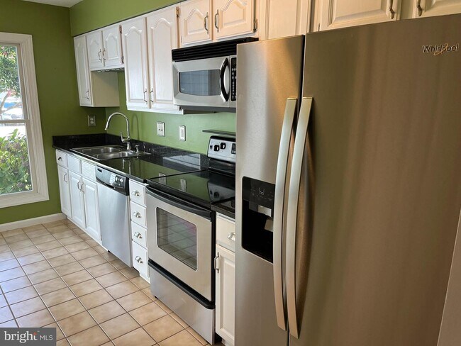 Foto del edificio - 2940 Winters Chase Way