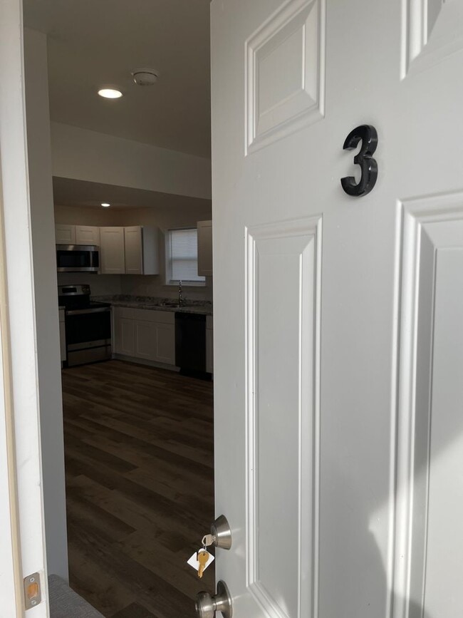 Building Photo - 422 E Doxey St