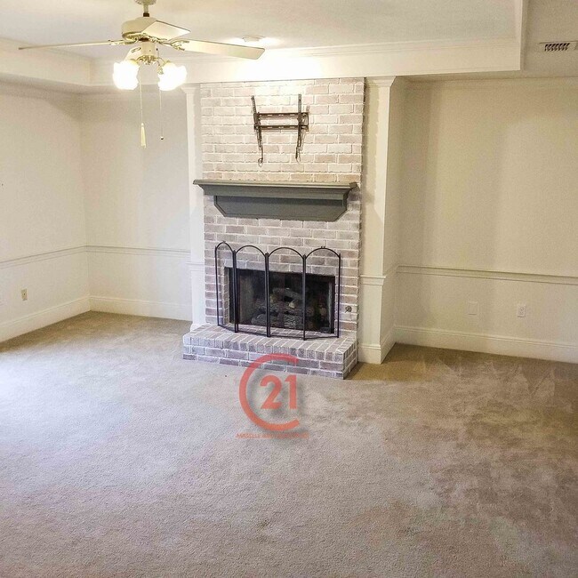 Foto del edificio - 3 Bed/2 Bath Home in Brandon