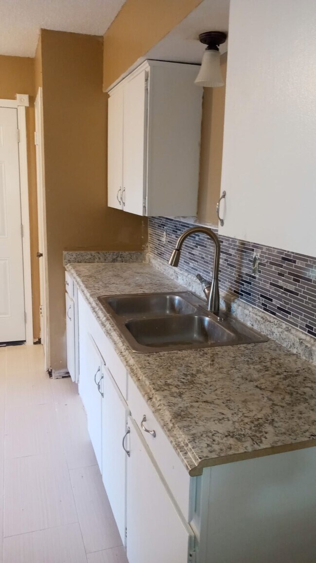 Kitchen - 7528 Olusta Dr