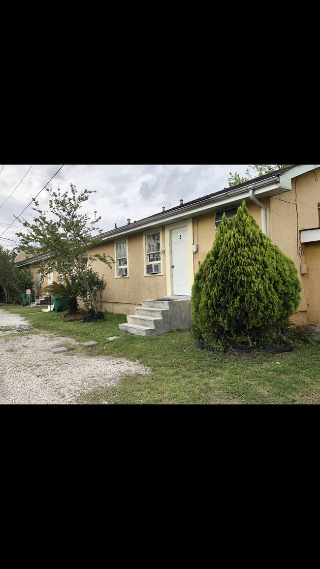 Building Photo - 1071 Ave A