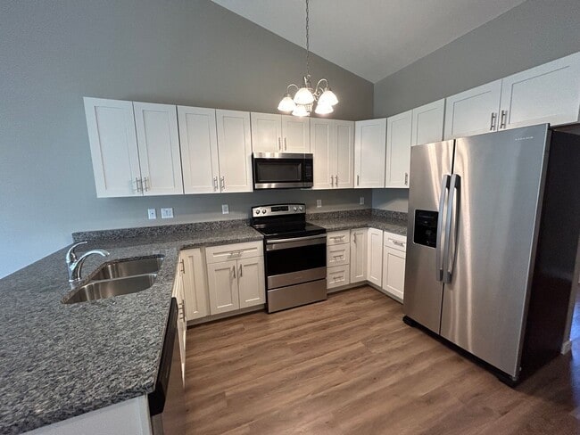 Building Photo - 4 Bed, 4 Bath house