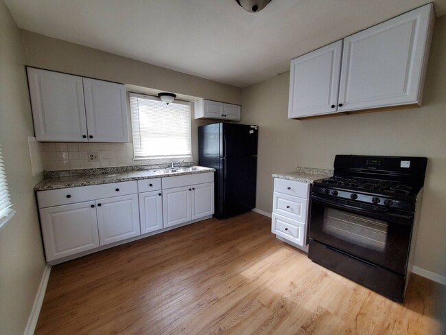 Building Photo - Villard Ave - 8129-31 W