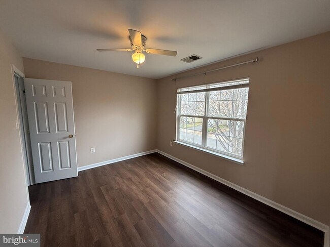 Foto del edificio - 2165 Cottonwood Ln