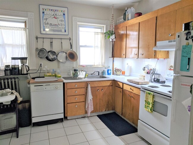 Building Photo - 106 Summer St