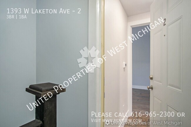 Foto del edificio - Available Now | 3 Bedroom Upper-Level Apar...