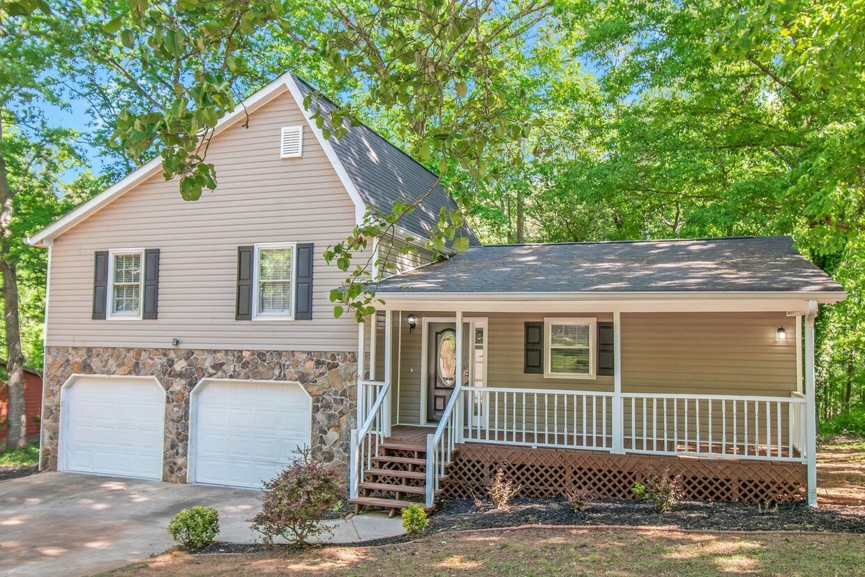 Beautiful 3-bedroom 2 bath home on a good-sized lot! - Beautiful 3-bedroom 2 bath home on a good-sized lot!