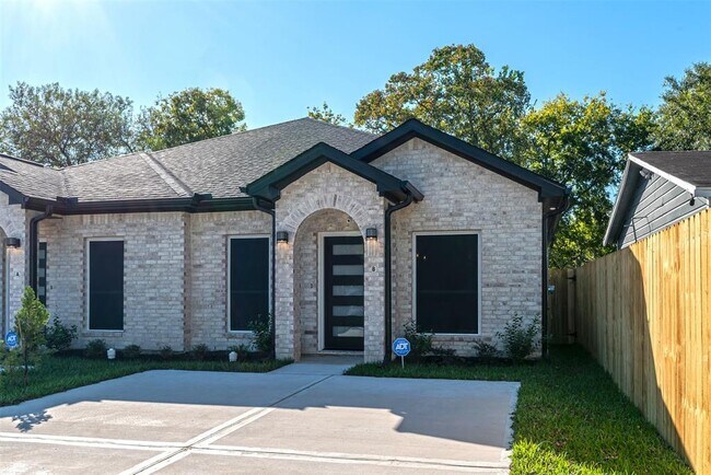 Building Photo - 4506 Aledo St