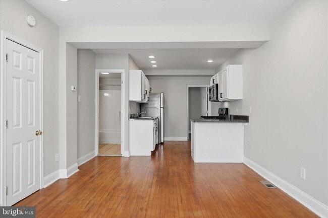 Foto del edificio - 400 Green Ln