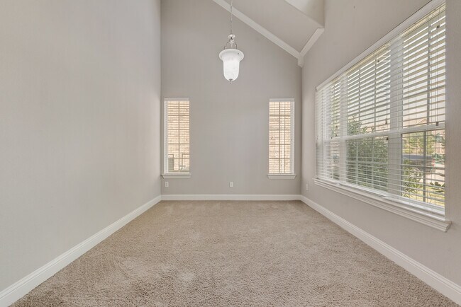 Foto del edificio - 4037 Hawthorne Dr